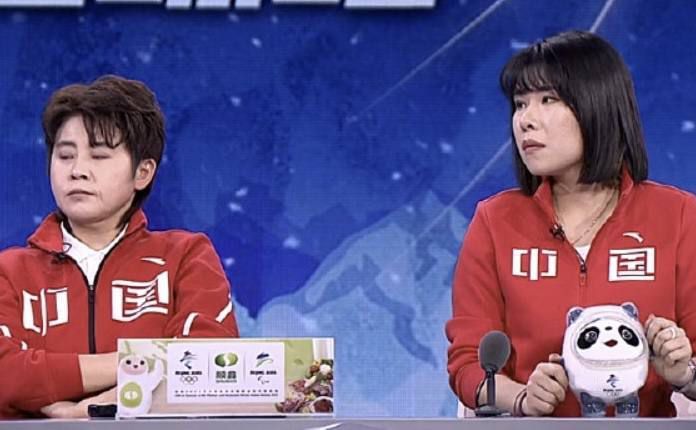 他可以通过自己的方式改变比赛，福登在中场感觉更自在，而贝尔纳多在边路感觉更舒适。